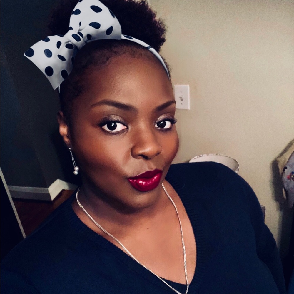 Meet your Posher, Tia